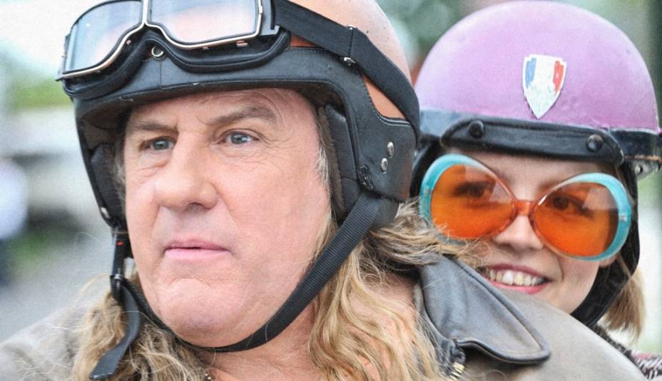 Nessa aventura, Serge (Gérard Depardieu) irá reencontrar amigos do passado: a caminho da aposentadoria
