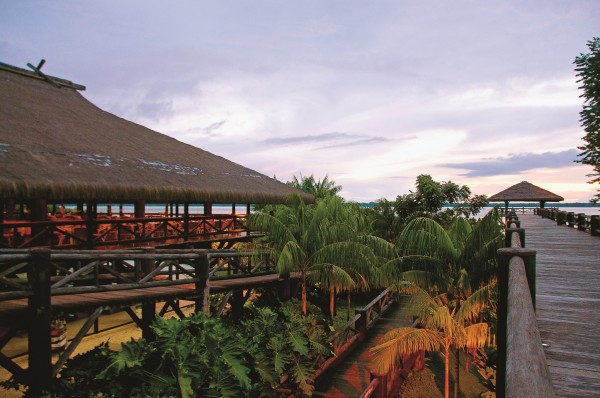 Manjar das Garças: a bonita arquitetura do restaurante convive de forma harmoniosa com o deslumbrante cenário (foto: Ligia Skowronski)