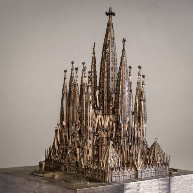 Maquete da Sagrada Família feita em ferro