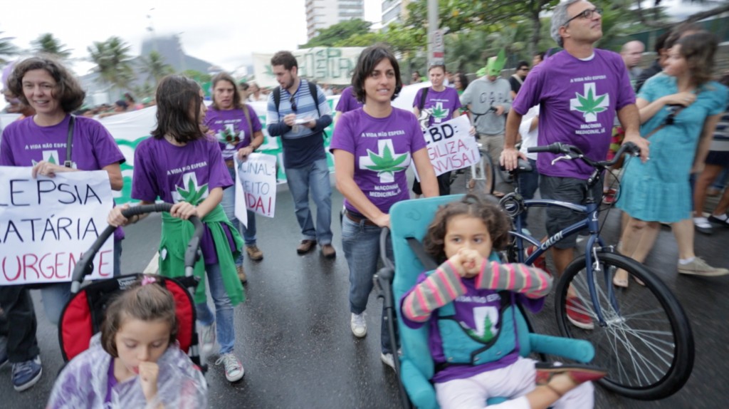 Na edição carioca da Marcha da Maconha, as mães pedem para que o canabidiol seja liberado pela Anvisa