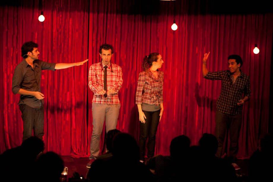 O ator e palhaço Marcio Ballas (o segundo à esq.) na Noite do Improviso, no Comedians