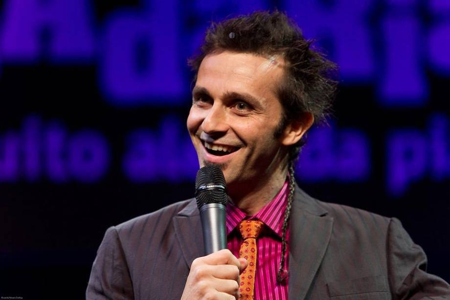 O ator e palhaço Marcio Ballas, à esq., e outros atores na Noite do Improviso, no evento Risadaria