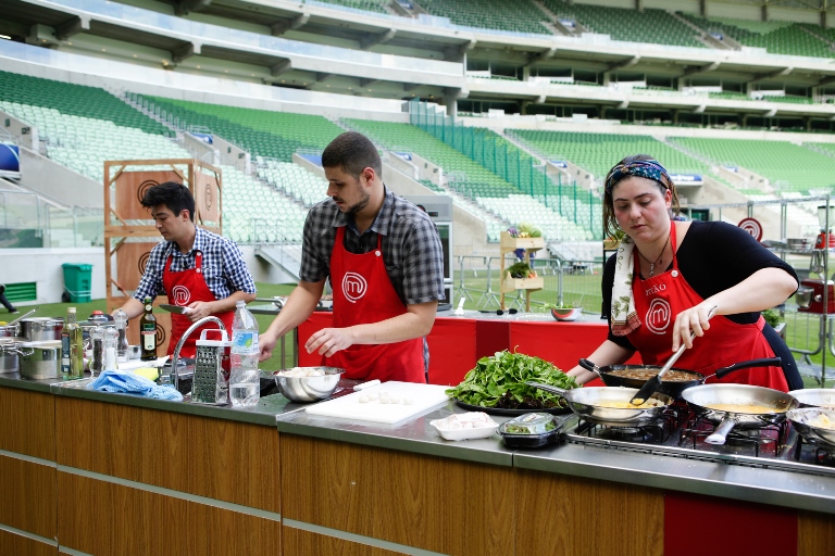 Equipe vermelha: Lucas, Raul e Izabel