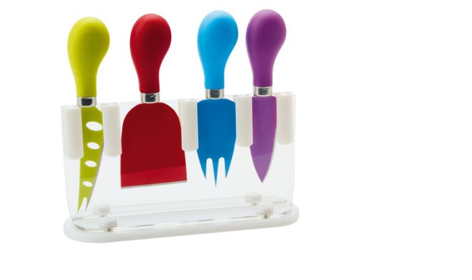 Loja especializada em utensílios para cozinha. Na foto, conjunto de facas para queijo