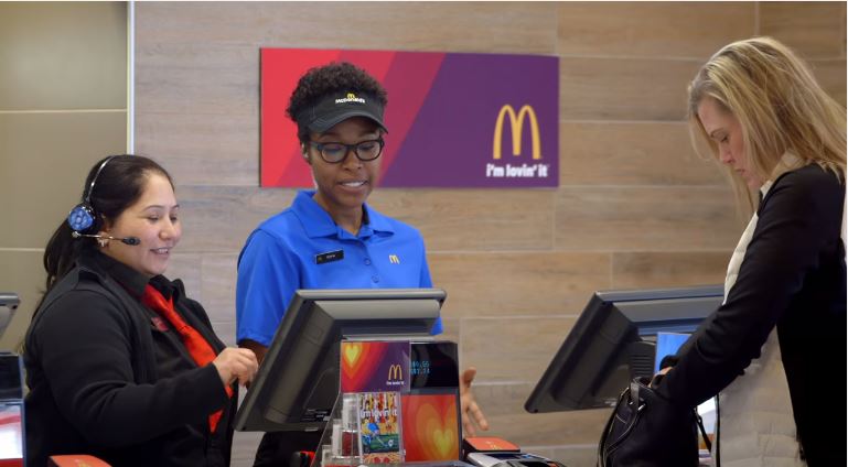 McDonald’s aceita declaração de amor como pagamento