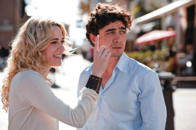 Os italianos Laura Chiatti e Riccardo Scamarcio: atores do primeiro episódio da comédia romântica As Idades do Amor Os italianos Laura Chiatti e Riccardo Scamarcio: atores do primeiro episódio da comédia romântica As Idades do Amor
