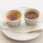 Dois cremes “queimados” (brulés): maracujá e café com leite
