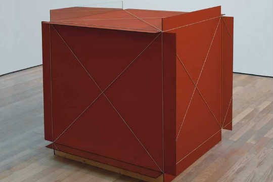 Metro Cúbico de Infinito, de Michelangelo Pistoletto: espelhos colados em caixa criam efeitos ópticos Metro Cúbico de Infinito, de Michelangelo Pistoletto: espelhos colados em caixa criam efeitos ópticos