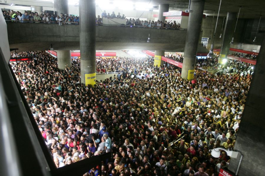 USUÁRIOS LOTAM METRÔ DE SÃO PAULO