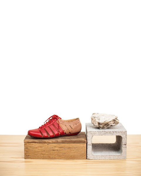 Sapatos oxford, de fabricação própria, com 30% de desconto (Foto: Divulgação)