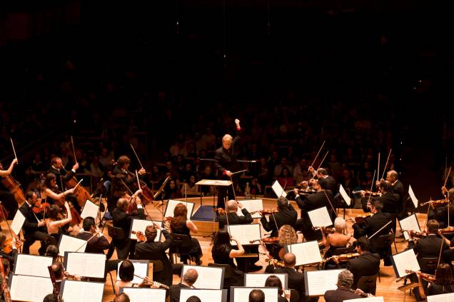 A americana Marin Alsop, regente-titular da Osesp, comanda a formação A americana Marin Alsop, regente-titular da Osesp, comanda a formação