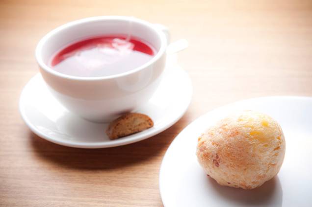 Uma das opções salgadas é o pão de queijo da Serra da Canastra (MG)