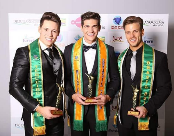 O trio de vencedores do Mister Brasil 2016: Carlos Franco (centro) foi o primeiro colocado