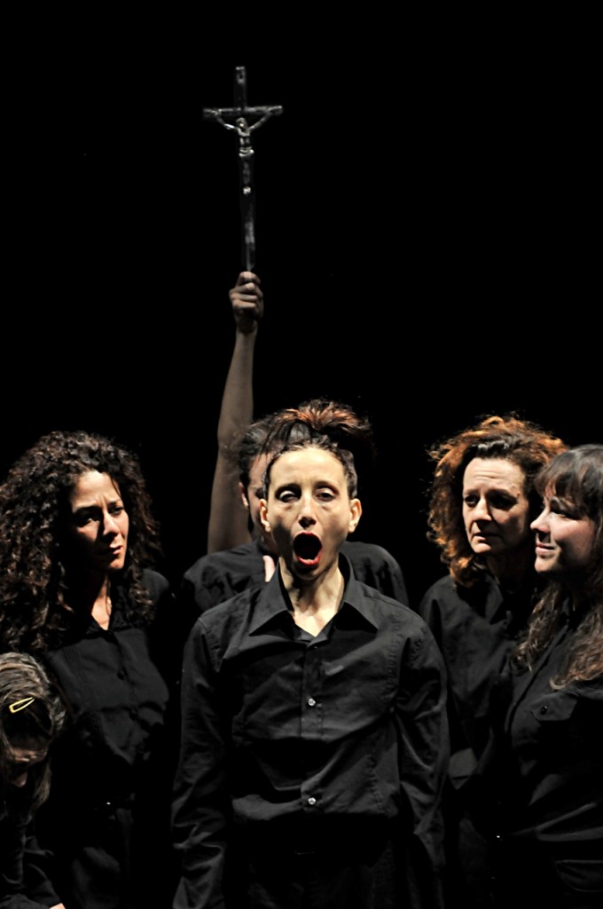 "As Irmãs Macaluso": espetáculo italiano escrito e dirigido por Emma Dante (Foto: Carmine Maringola)