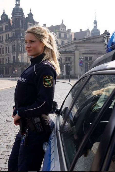 Adrienne Koleszar é policial de uma cidade na Alemanha