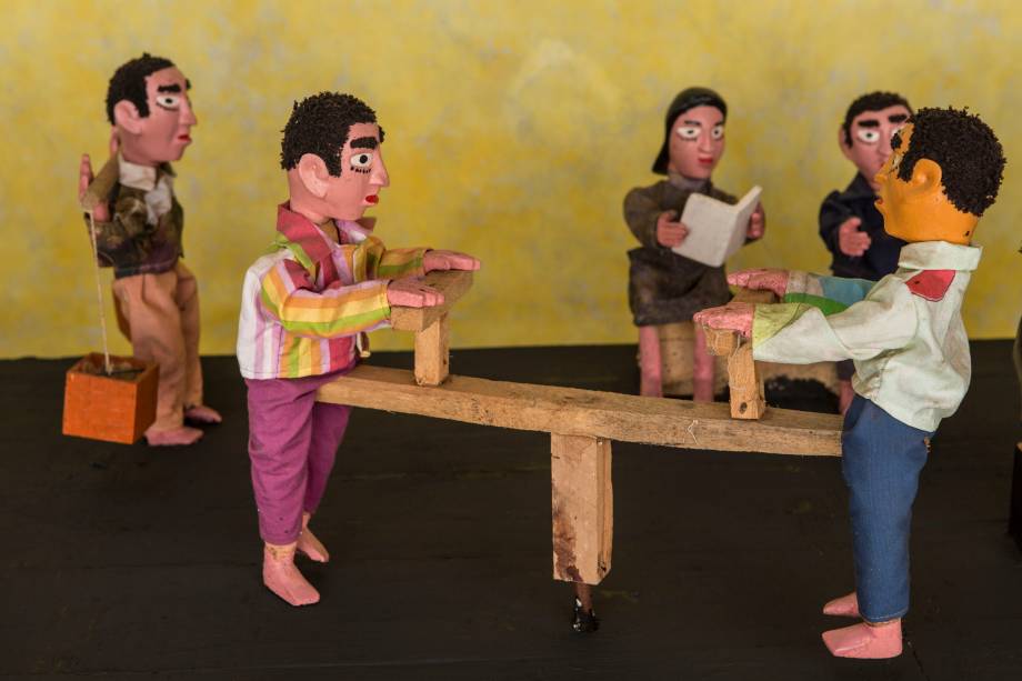 Brinquedo da série "Brincando na rua", 2013, de Mestre Saúba