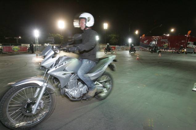 Público pode realizar teste-drive em motos potentes no Salão Duas Rodas