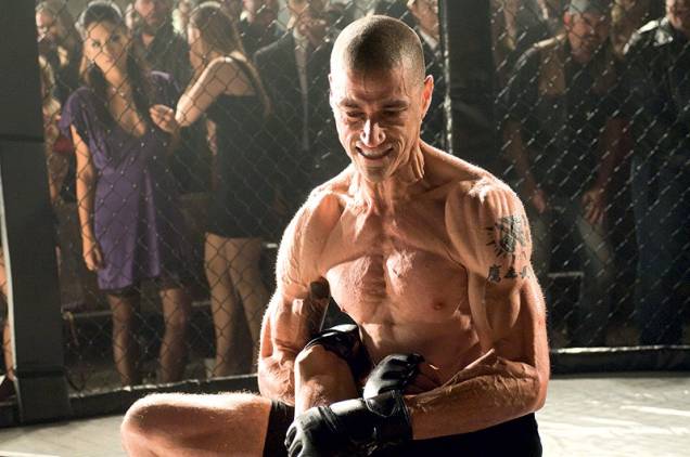 Matthew Fox: o Jack do seriado Lost está irreconhecível na pele de um psicopata na fita A Sombra do Inimigo Matthew Fox: o Jack do seriado Lost está irreconhecível na pele de um psicopata na fita A Sombra do Inimigo