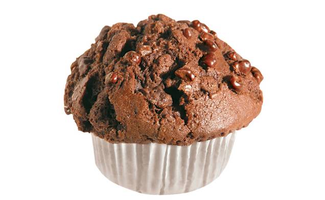 Muffin de chocolate com gotas de chocolate