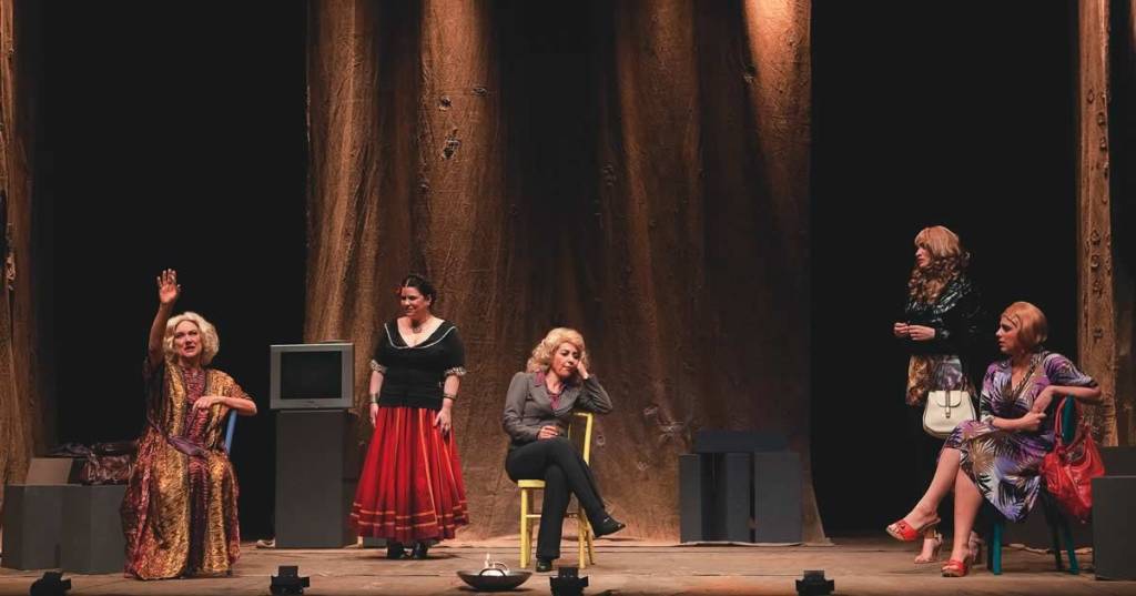 Selma Egrei, Regina França, Patrícia Gasppar, Maria Manoella e Martha Nowill: incansável busca por uma nova vida