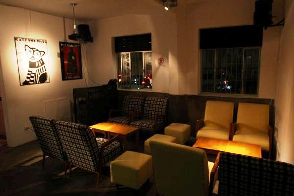 Naïve Bar