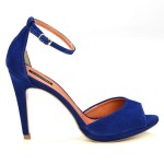 Sandália nobuk azul: de R$ 199,90 por R$ 99,95