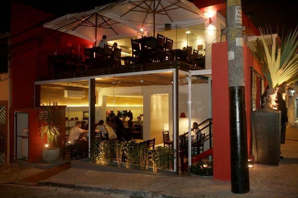Restaurante oferece rodízio de sushi e sashimi no almoço e jantar