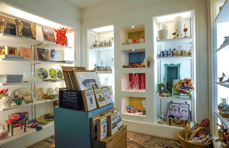 A loja do museu da FAAP reúne cerca de 200 itens, como joias, óculos, camisetas e objetos de arte
