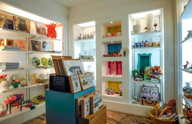 A loja do museu da FAAP reúne cerca de 200 itens, como joias, óculos, camisetas e objetos de arte