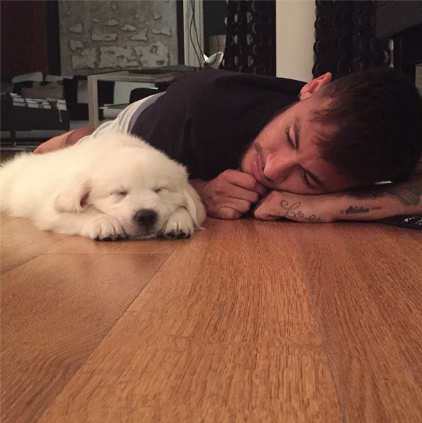 neymar-e-poker-dormindo