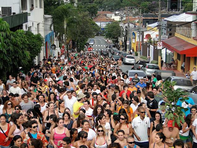 Nois Trupica Mais Não Cai: foliões agitam a Vila Madalena