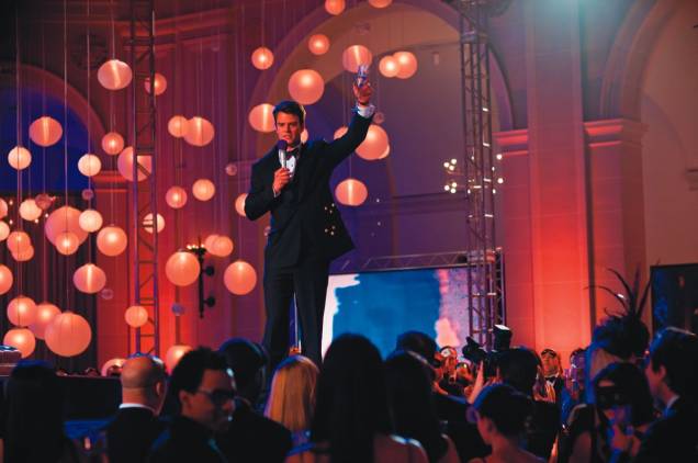 Um brinde ao réveillon: o ator Josh Duhamel está na comédia dramática Noite de Ano Novo Um brinde ao réveillon: o ator Josh Duhamel está na comédia dramática Noite de Ano Novo