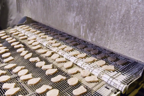 Vídeo mostra como os nuggets do McDonalds são feitos e o resultado é surpreendente; assista