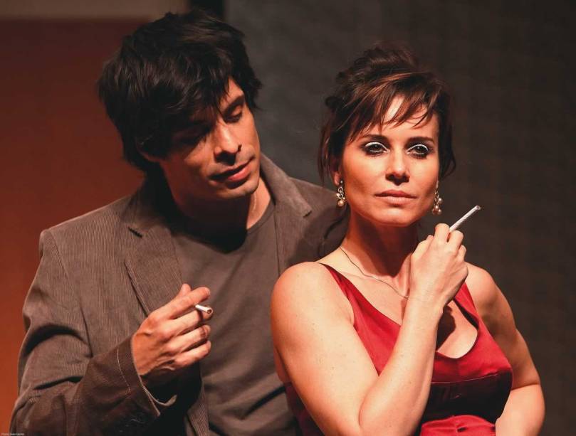 Daniel Alvim e Paula Burlamaqui em O Amante: o drama de Harold Pinter