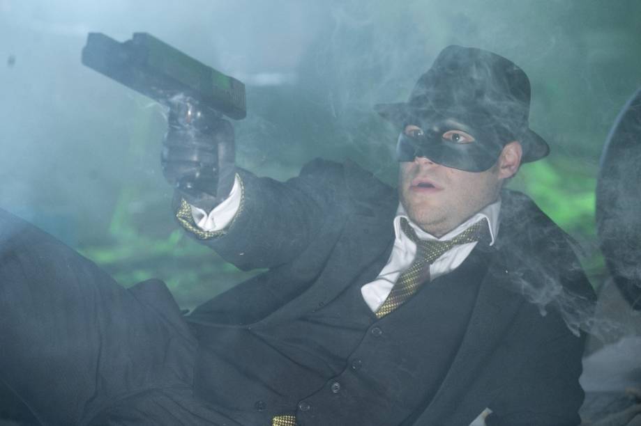 O Besouro Verde: após perder seu pai, Britt Reid (Seth Rogen) decide lutar combater o crime