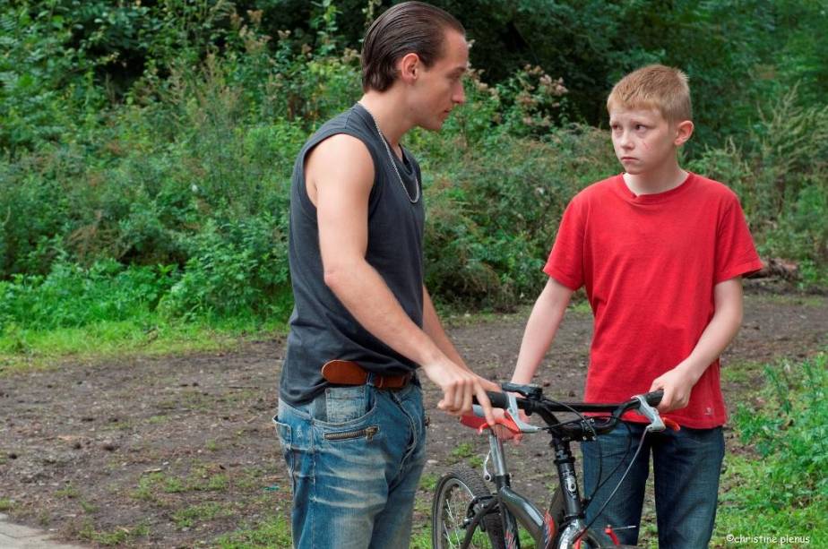 O Garoto da Bicicleta: menino de 12 anos resolve procurar seu pai