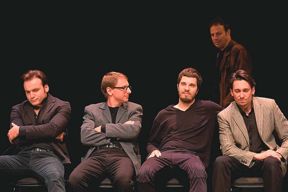 Conversa de irmãos no drama O Novelo: Fábio Cadôr, Elvis Shelton, Flavio Barollo, Flavio Baiocchi e Alexandre Freitas