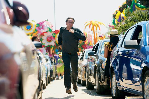 Nicolas Cage em O Resgate: na pele de um ex-presidiário que tenta encontrar a filha sequestrada Nicolas Cage em O Resgate: na pele de um ex-presidiário que tenta encontrar a filha sequestrada