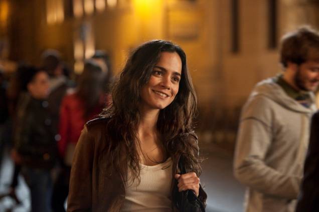 Participação brasileira: Alice Braga vive uma jornalista no suspense O Ritual Participação brasileira: Alice Braga vive uma jornalista no suspense O Ritual