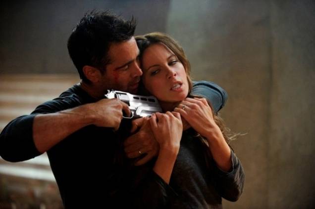 O Vingador do Futuro: Colin Farell vive um operário que descobre habilidades físicas impensáveis O Vingador do Futuro: Colin Farell vive um operário que descobre habilidades físicas impensáveis