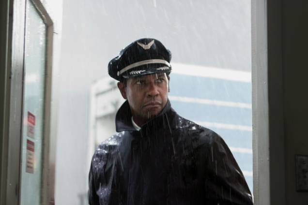 O Voo: Whip Whitaker (Denzel Washington) evita um desastre aéreo O Voo: Whip Whitaker (Denzel Washington) evita um desastre aéreo