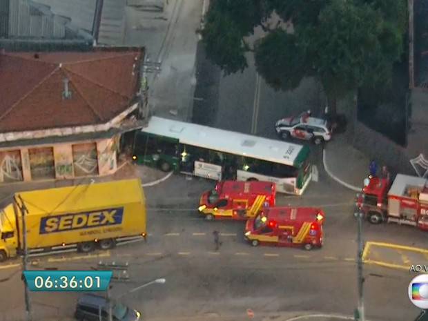 ônibus bate loja vergueiro ônibus bate loja vergueiro