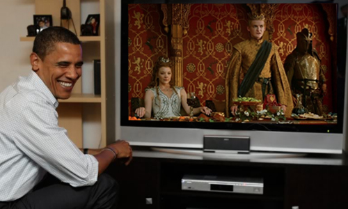 Uma montagem que mostra a alegria de Obama ao assistir 'Game of Thrones' antes de todos
