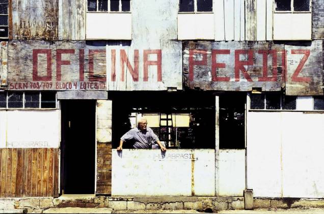 Curta Oficina Perdiz: documentário mostra uma oficina mecânica que à noite se transforma num teatro Curta Oficina Perdiz: documentário mostra uma oficina mecânica que à noite se transforma num teatro