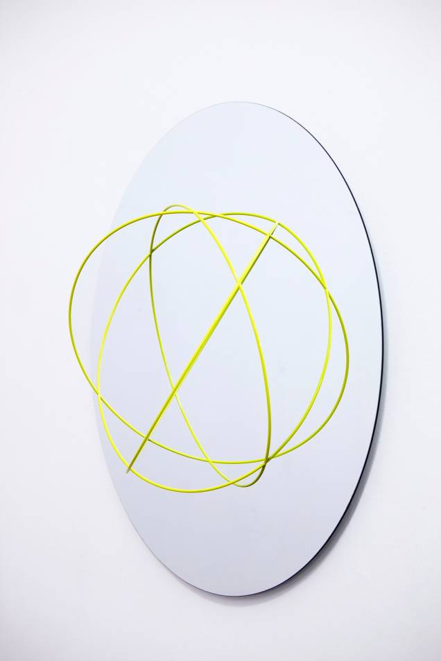 	Your viewing orbit 2, 2013 - Espelho, aço, latão, pintura (amarelo), alumínio	                                                                                                    