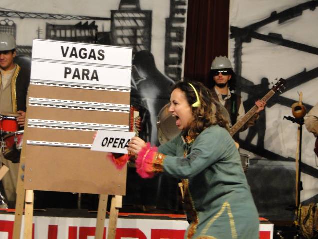Grupo Buraco d’Oráculo, na Mostra Sesc de Teatro de Rua, encena Ópera do Trabalho
