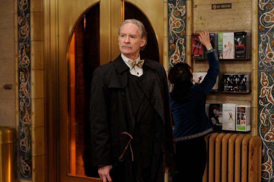 Henry (Kevin Kline) ganha a vida como acompanhante de mulheres solteiras: Os Acompanhantes Henry (Kevin Kline) ganha a vida como acompanhante de mulheres solteiras: Os Acompanhantes