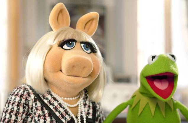 Kermit quer reunir os amigos para tentar salvar o Teatro Muppets: Miss Piggy virou uma respeitada editora de moda da Vogue Paris