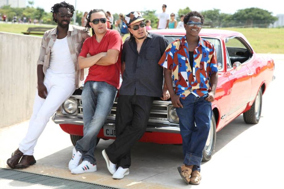 Os Opalas: banda de samba-rock lança disco <em>Mistura Cultura</em>