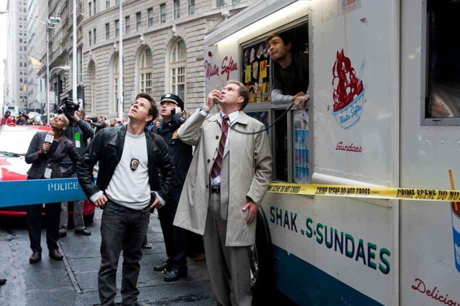 Os Outros Caras mostra a dupla Mark Wahlberg e Will ferrel enfrentando o crime de Nova York com humor